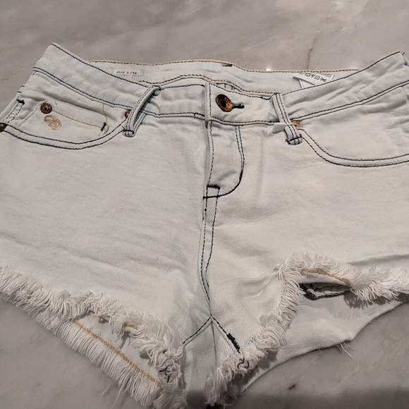 #8 QSD Shorts - Picture 2 of 8